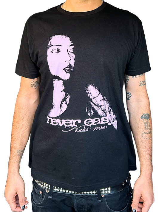 kiss me tee